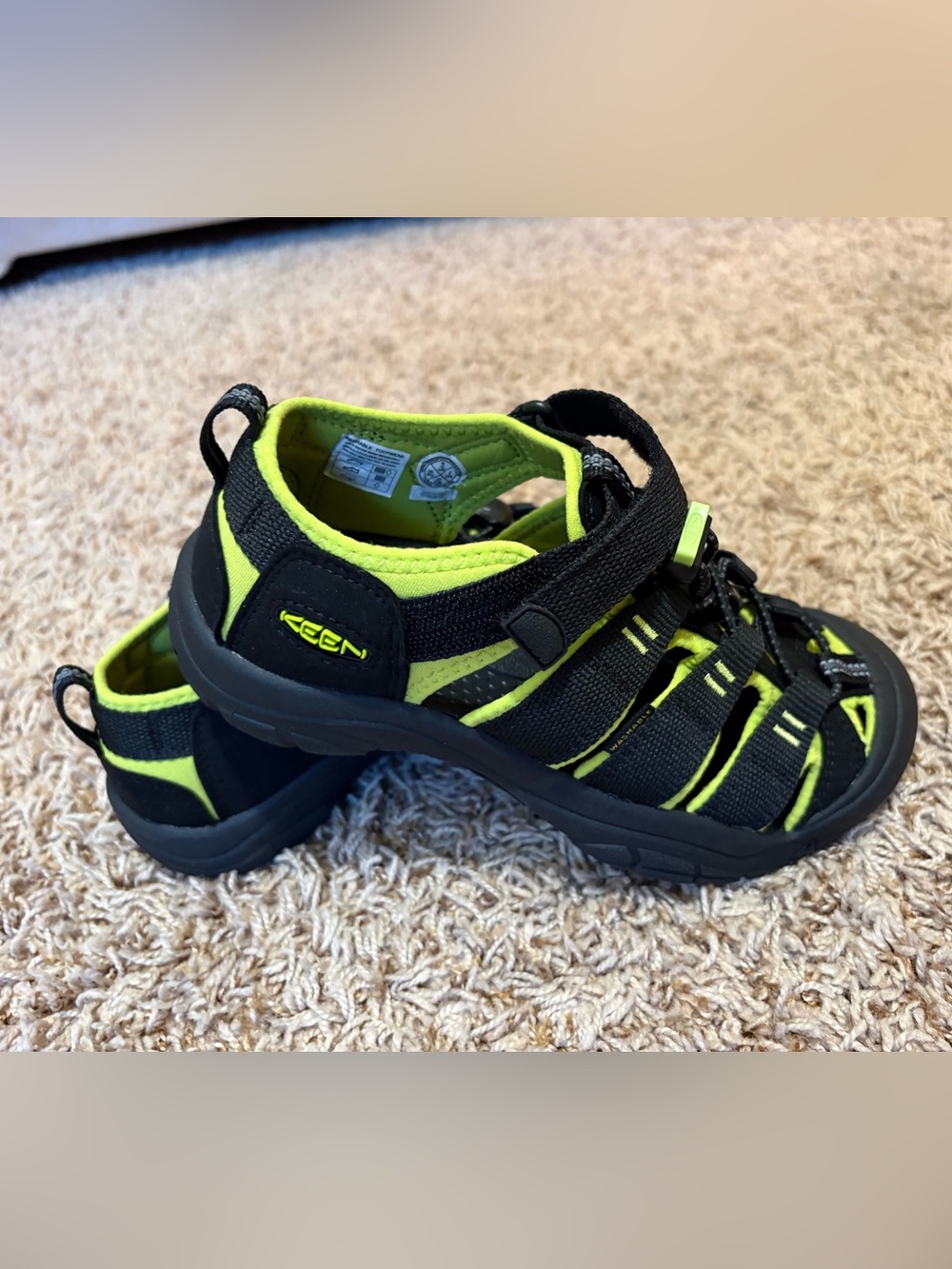 KEEN Big Kids' Newport H2 Boys size 3 NWOT!!